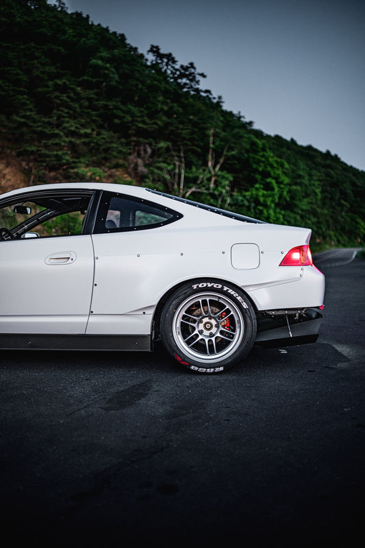 02-06 DC5 V3 Rear Overfenders FRP